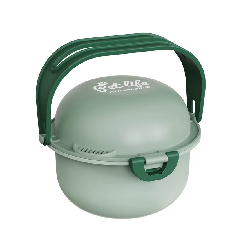 Gamelles chien de voyage vert sauge, design compact avec anse de transport.