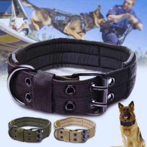 Collier de dressage pour chien tactique noir. En arrière-plan, un Berger Allemand de police en action. Modèles kaki et beige en bas.