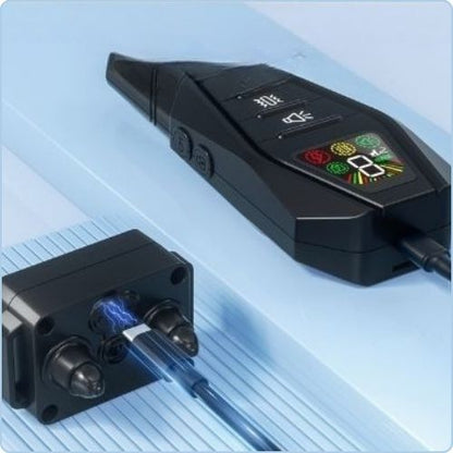 Collier pour dressage de chien : Gros plan sur la télécommande et le récepteur en charge. Recharge simultanée rapide pour plus d'efficacité.