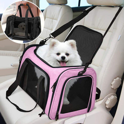 Chien sac de transport-PawfectTrip™ : Ce Spitz nain est posé dans son sac de transport de couleur noir et rose à l'avant d'une voiture