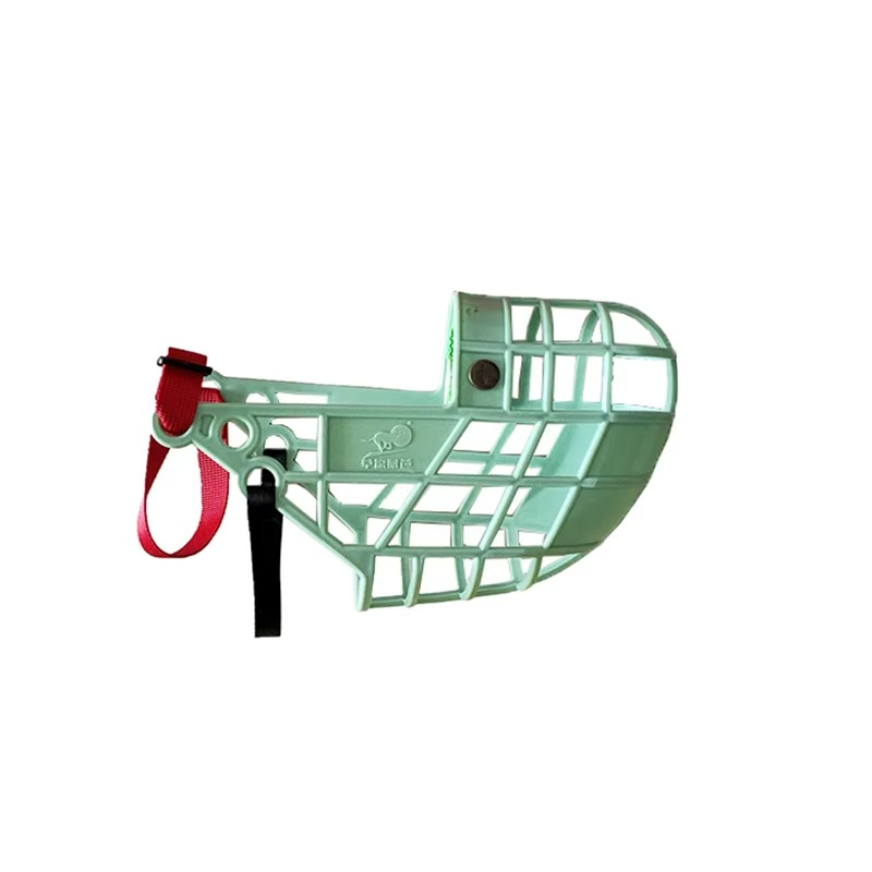 muselière chien panier verte pour chien, légère avec sangles rouges et noires, vue profilHD