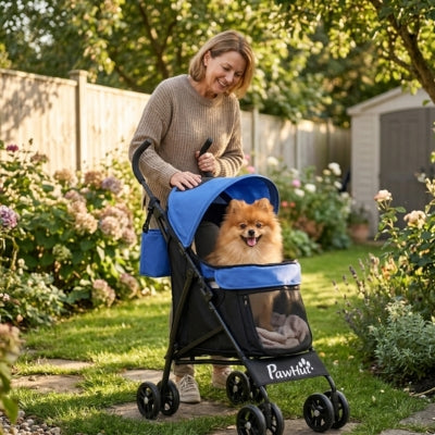 Spitz Allemand et sa maîtresse dans un jardin fleuri avec l'une des poussettes pour chiens PawHut.
