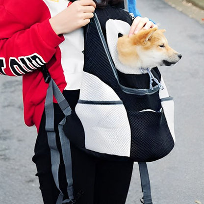 Shiba Inu dans un sac a dos chien noir et blanc porté à l'avant.