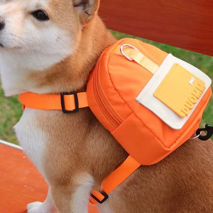 Sac à dos chien orange et blanc DUOMM sur le dos d'un Shiba Inu.