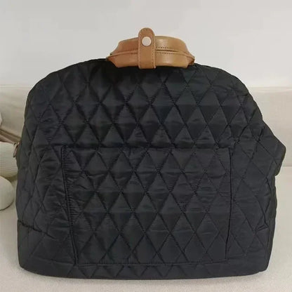 Présentation de joli sac de transport pour chien de couleur Noir
