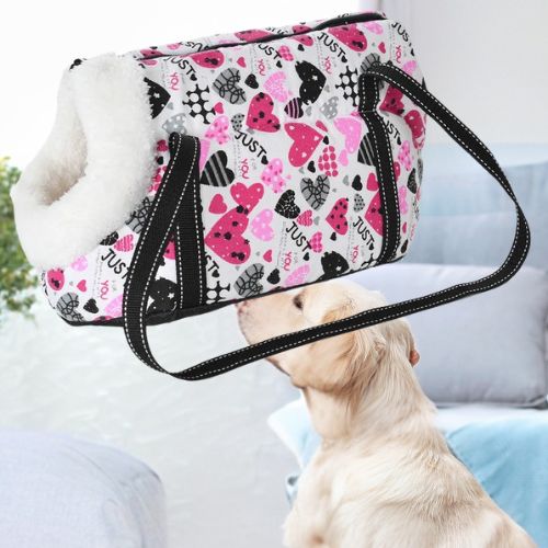 Sac de transport chien à cœurs roses, rebord molletonné blanc et chien Golden Retriever.