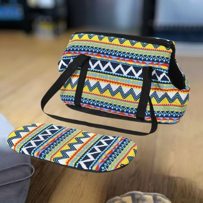 Sac de transport chien motif aztèque jaune et bleu avec coussin amovible assorti.
