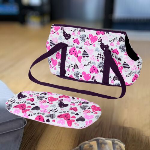 Sac de transport chien blanc avec cœurs roses et gris et son coussin intérieur.