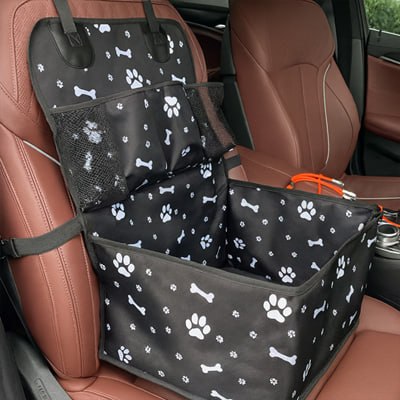 Panier de siege auto chien vide, noir avec motifs blancs, montrant les poches de rangement.